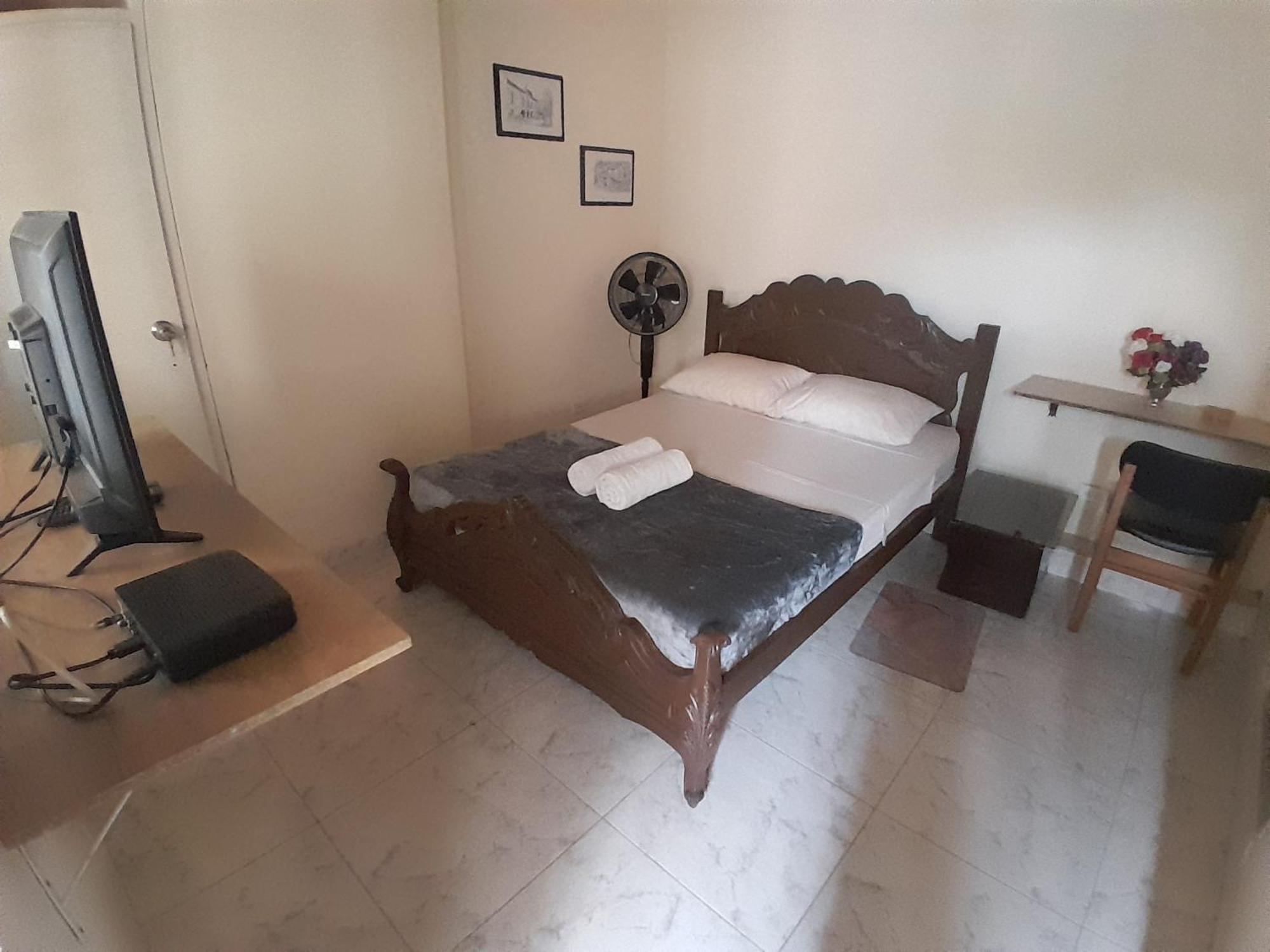 Bedroom With Private Bathroom Shared Common Areas #2 Μεντεγίν Εξωτερικό φωτογραφία